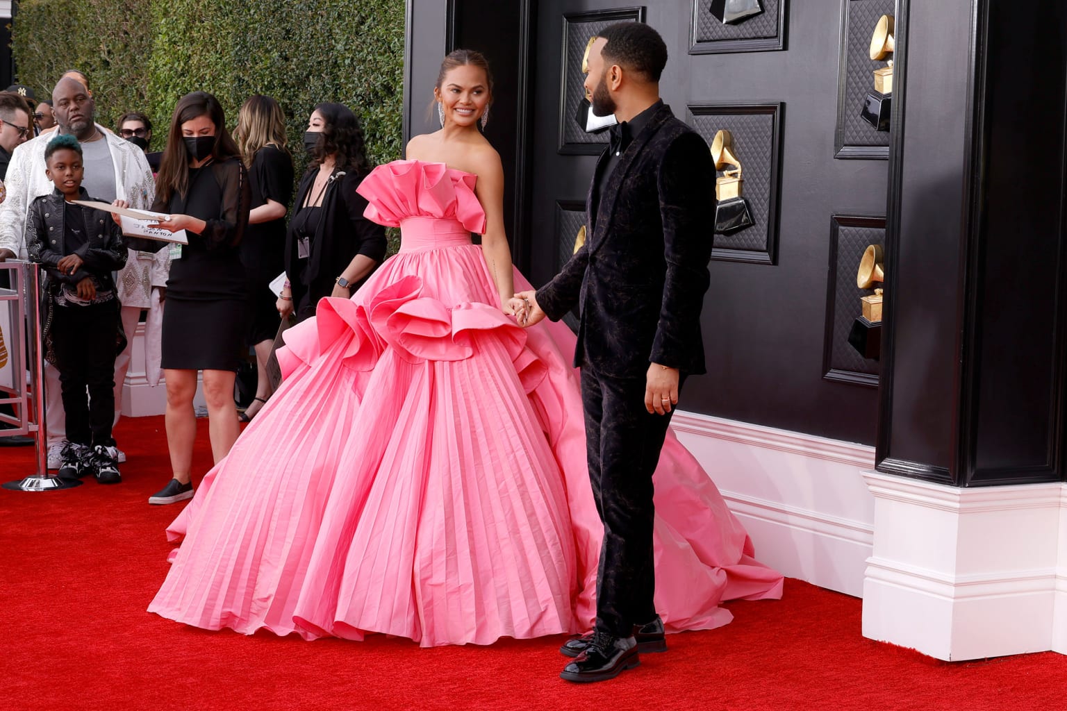 THE BEST & WORST DRESSED AT THE 2022 GRAMMY AWARDS
