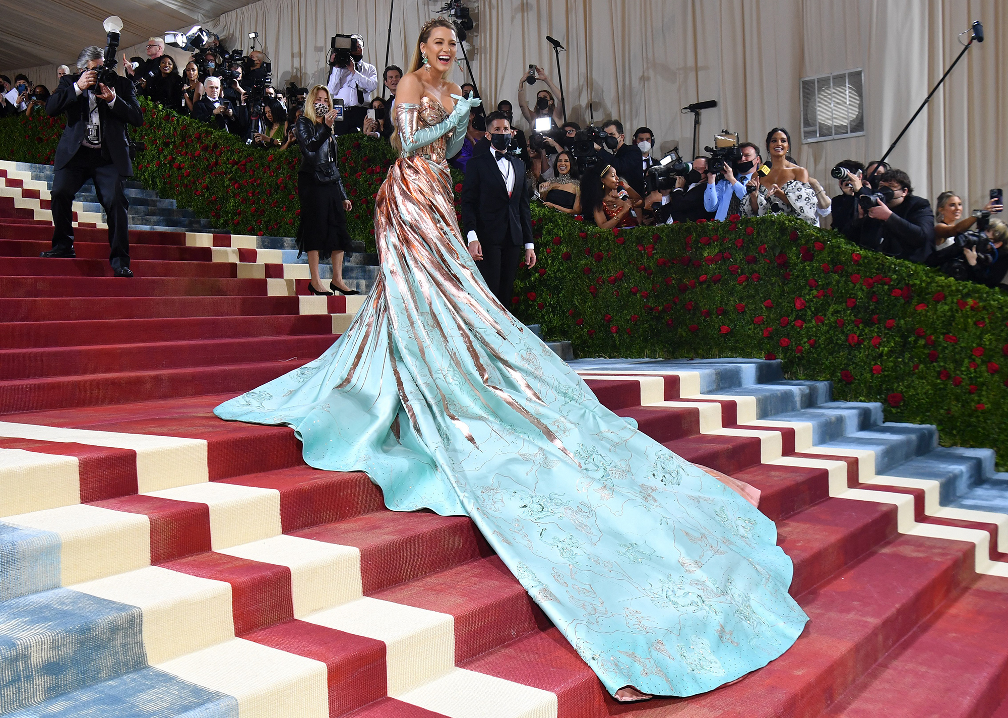 THE BEST DRESSED STARS AT THE 2022 MET GALA