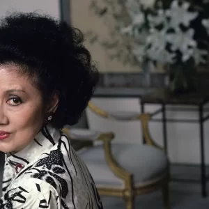 وفاة مصممة الأزياء اليابانية الشهيرة هاناي موري عن عمر يناهز 96 عاما.